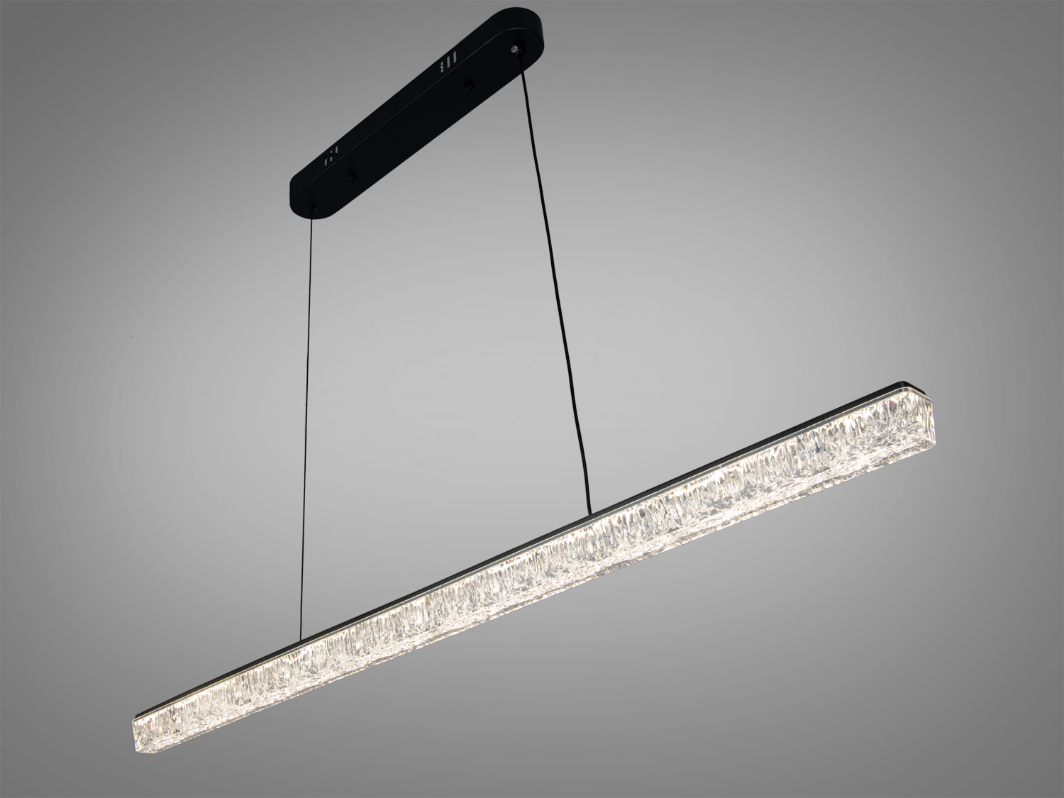 Підвісний світильник з акриловим розсіювачем, чорний прямокутний корпус. Підходить для освітлення робочих зон.