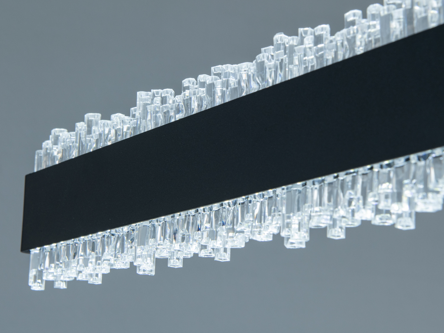 Підвісна LED люстра лінійна чорна 52W